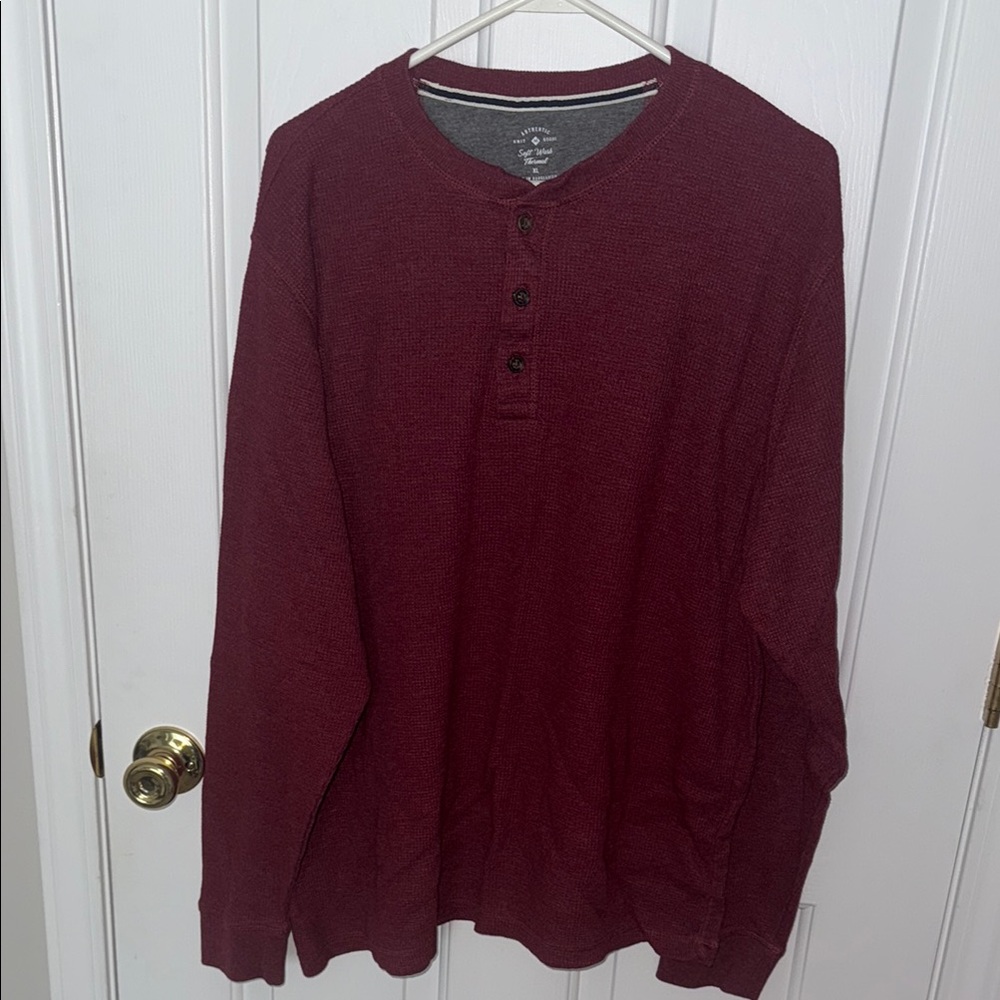 Long Sleeve Thermal Henley Waffle Sweater in Port Heather (Maroon)